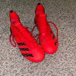 Adidas predator freak red and black mens soccer cleats